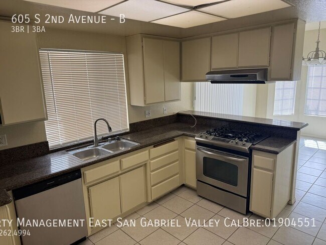 Building Photo - 605 S 2nd Ave