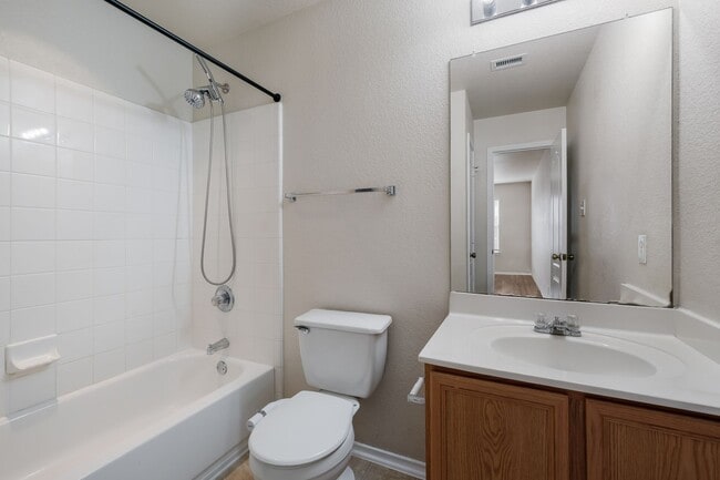 Building Photo - Well-Maintained Home with Open Layout & Great Location