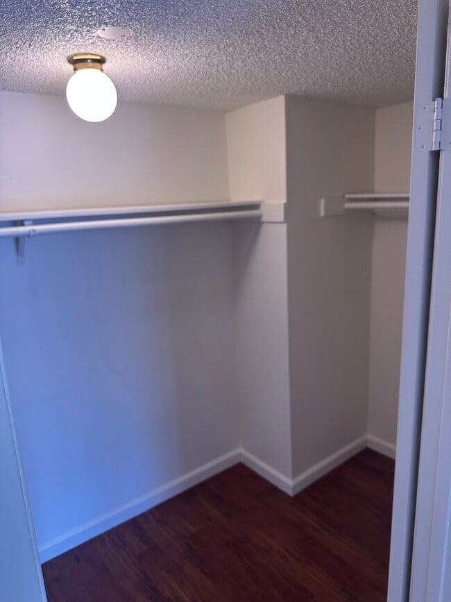 Building Photo - 433 S Manhattan Pl