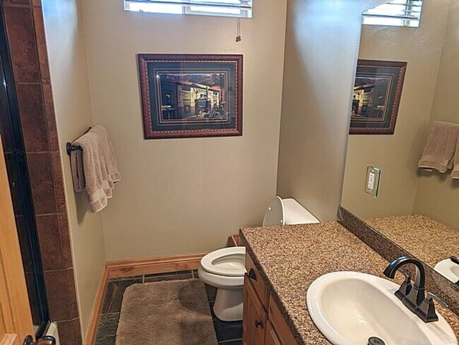 Building Photo - Beautiful Fully Furnished Jordanelle Townhome