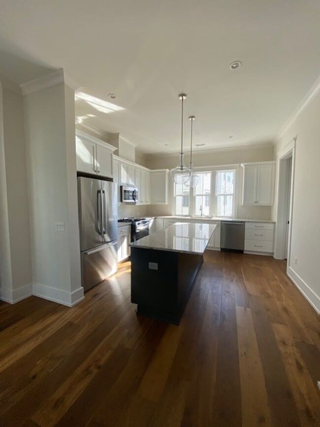 Building Photo - Welcome to our luxurious townhouse in the ...