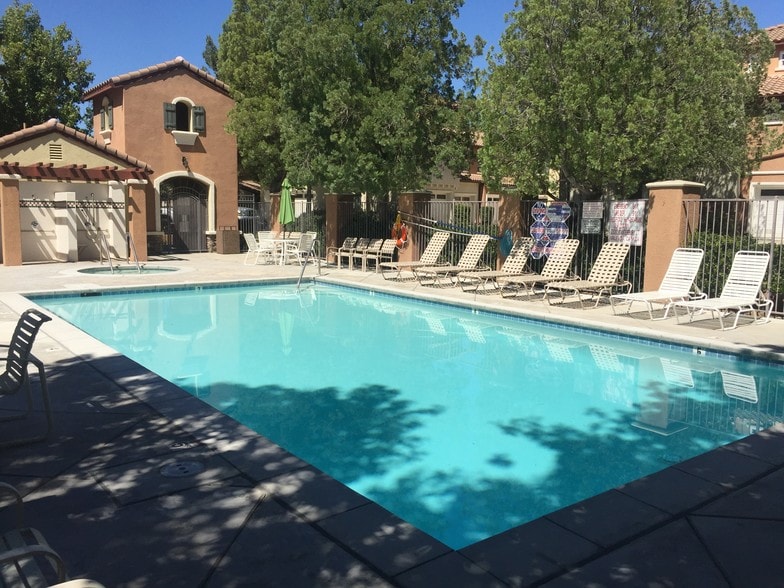 Community Pool - 28204 Canterbury Ct