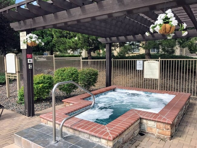 Community Hottub - 7442 S Quail Cir