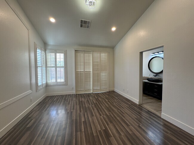 Building Photo - 8317 San Ramon Dr