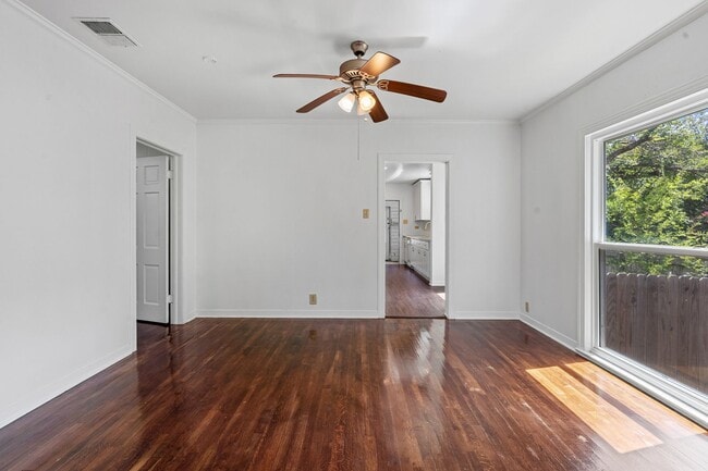 Building Photo - Historic Charm in Hillsboro!