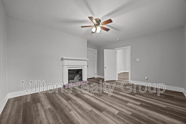 Building Photo - 210 S Elm Ave