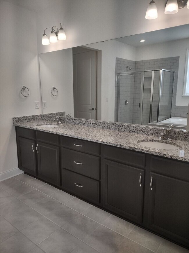 Building Photo - 3BD/3.5BA Ranch-Style Home in Creek Park!