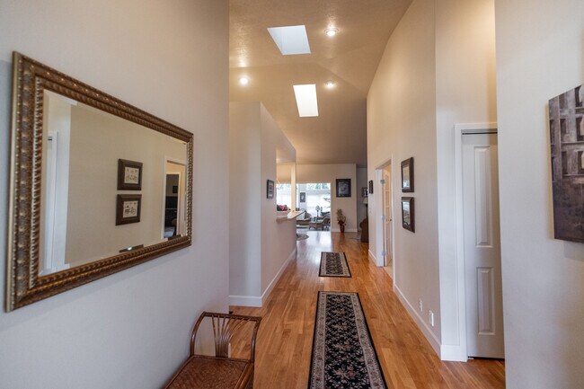 Building Photo - 2412 S Marypost Ave