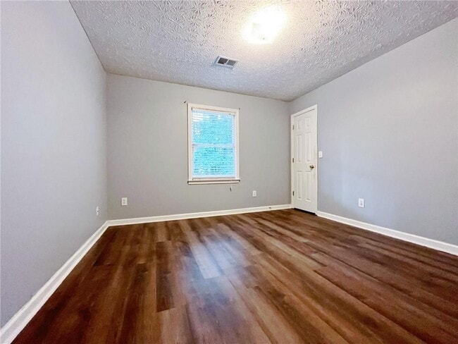Building Photo - 3060 Oak Meadow Dr