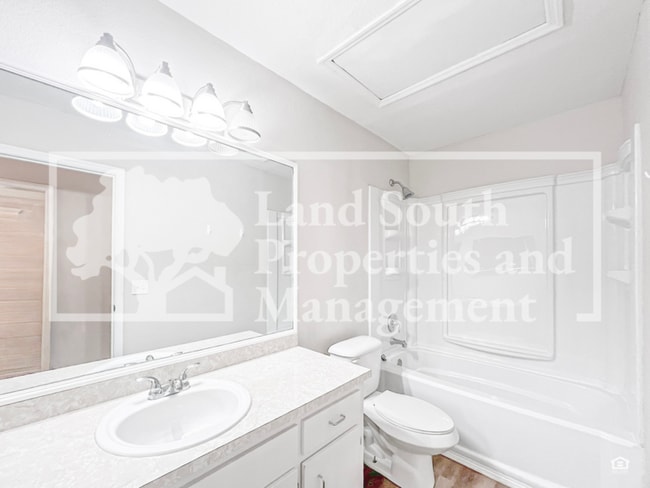 Building Photo - 2926 Forestgreen Dr S