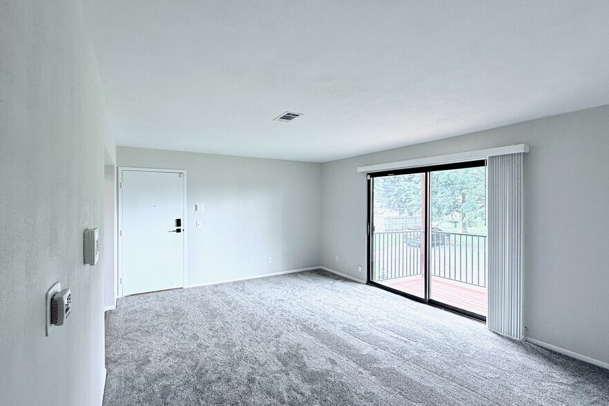 Building Photo - 5102 25th Avenue Ct