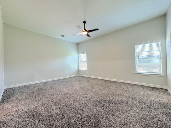 Building Photo - East El Paso 4 bed Refrig A/C with Gorgeous Backyard!