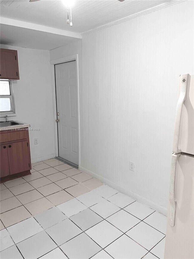 Building Photo - 3101 NW 28th St