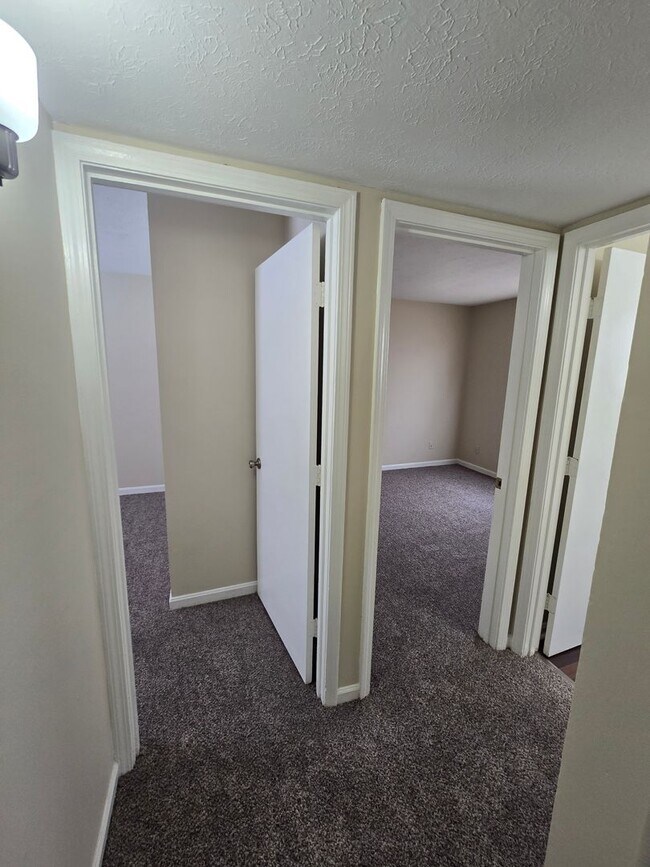 Building Photo - Nice, Recently Renovated, 3 Bedrooms, 1 Bath, Brick Ranch Home available Now! Located on a Cul de...