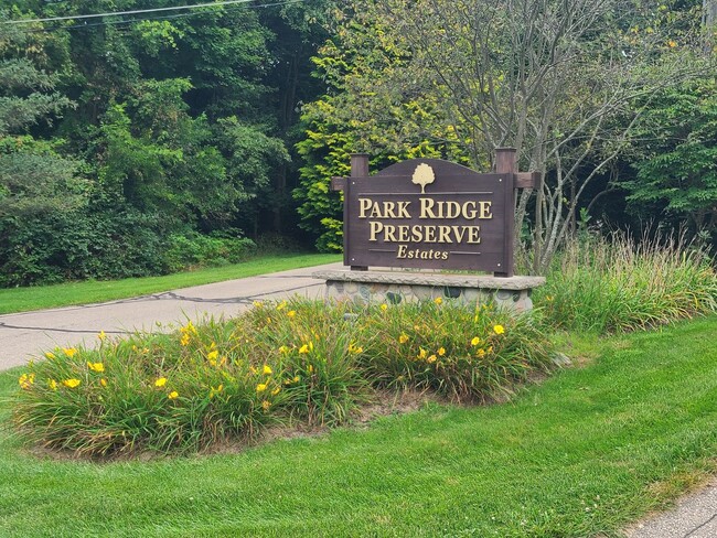 Building Photo - Six Bedroom Home in Park Ridge Estates