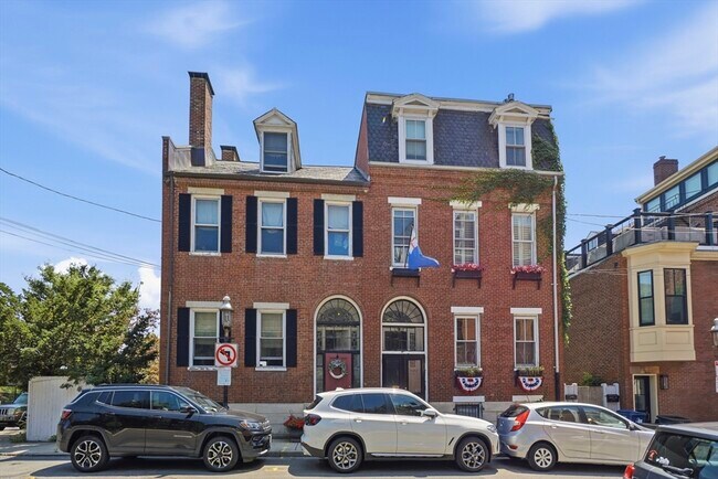 Building Photo - 26 Adams St