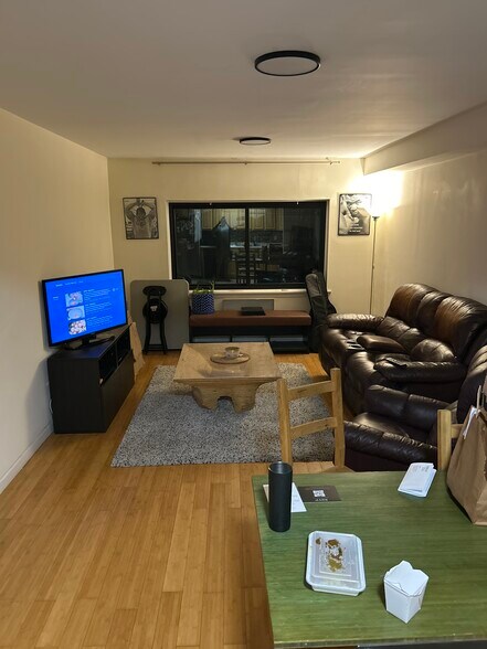 Livingroom - 360 Linden St