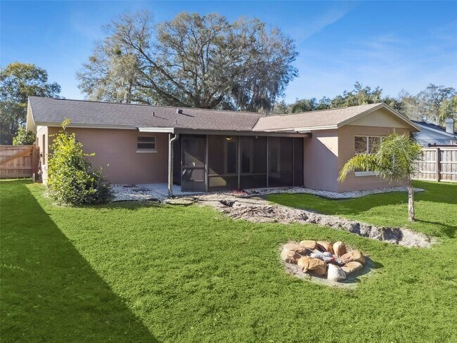 Building Photo - 111 Pineapple Ct