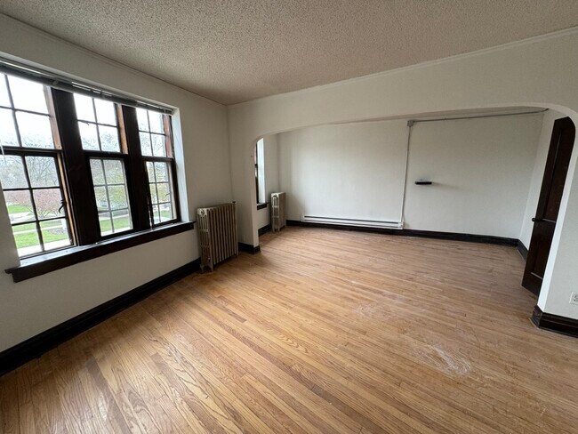 Building Photo - 28W573 Stafford Pl