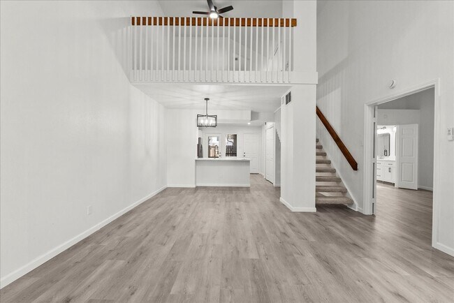 Building Photo - 16532 Holly Trail Dr