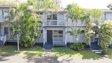 Building Photo - Three-Bedroom Duplex in Aiea.  Pet-Friendl...