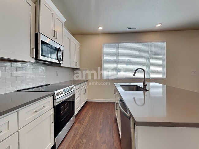 Building Photo - 9413 W Shumard St