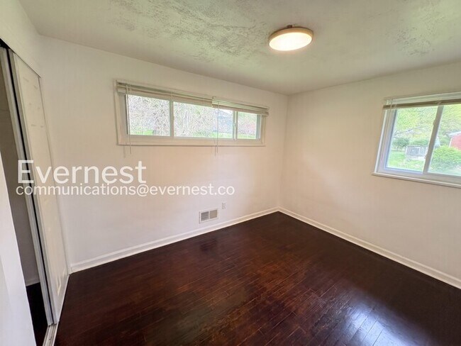 Building Photo - 638 Garden City Dr