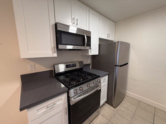 Building Photo - 2 Bdrm 1 Bath In Imperial Beach With Parki...