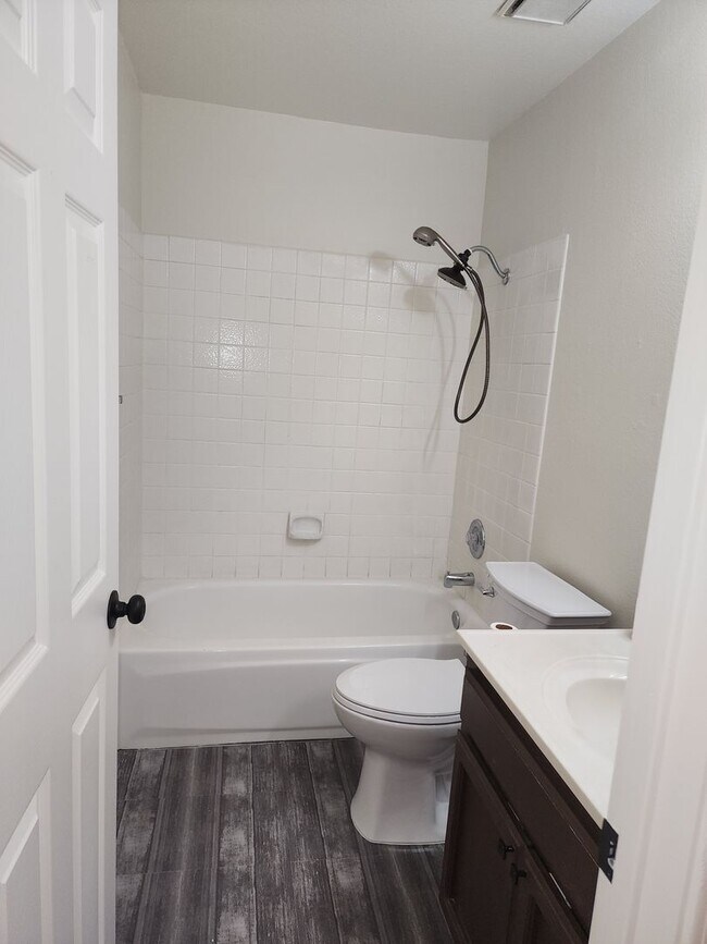 Building Photo - Salida 3 bedroom 2 bathroom