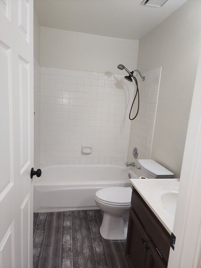 Building Photo - Salida 3 Bedroom 2 Bathroom with 2 Car Garage