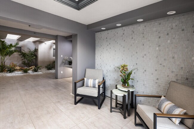 Building Photo - 5279 Fountains Dr S