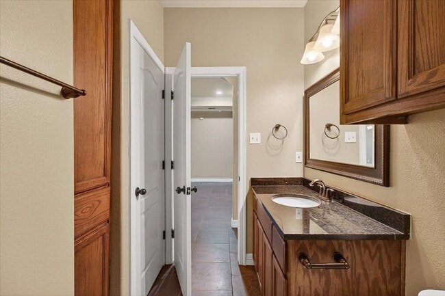 Building Photo - 6905 Anastasia Dr