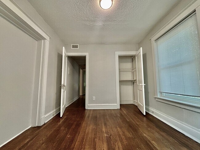 Building Photo - Shelby