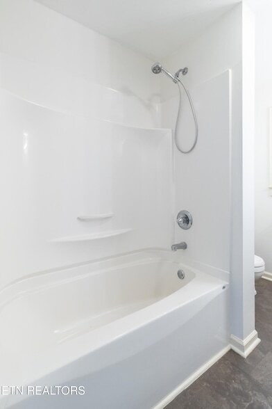 Building Photo - 602 Lookout Ct SE