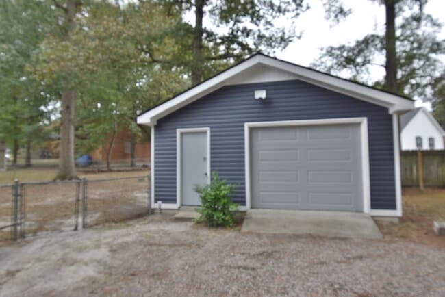 Building Photo - 1713 Old Barn Rd
