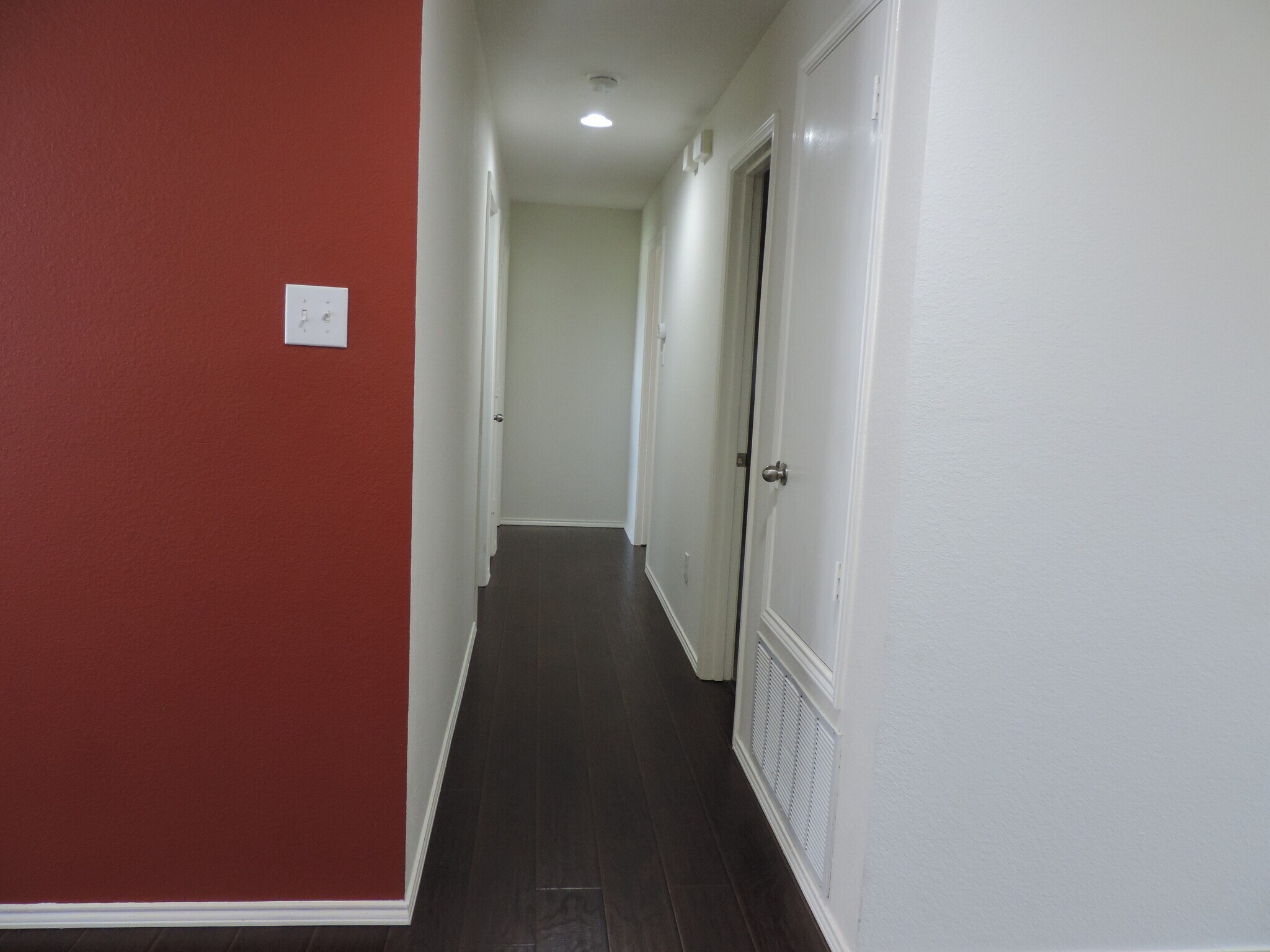 Passage leading to bedrooms - 2605 Ranchview Dr