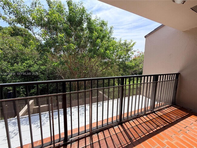 Building Photo - 9155 Fontainebleau Blvd