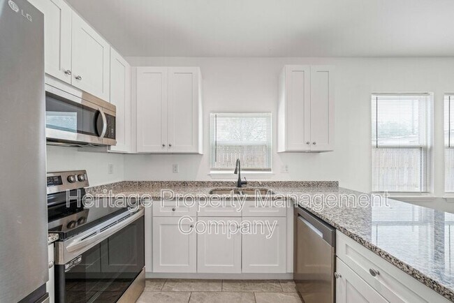 Building Photo - 323 Gabriel