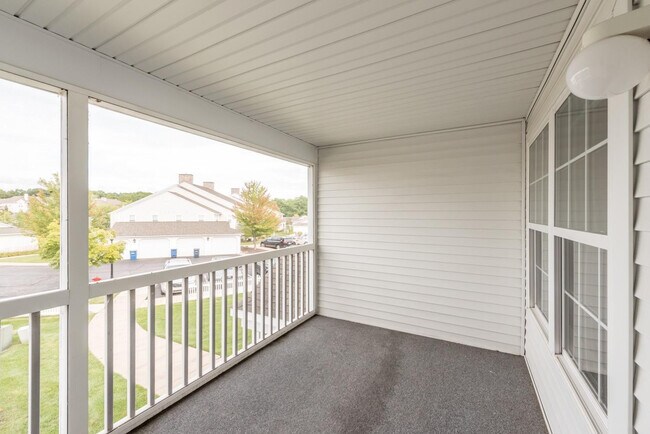 Building Photo - 2800 S Knightsbridge Cir