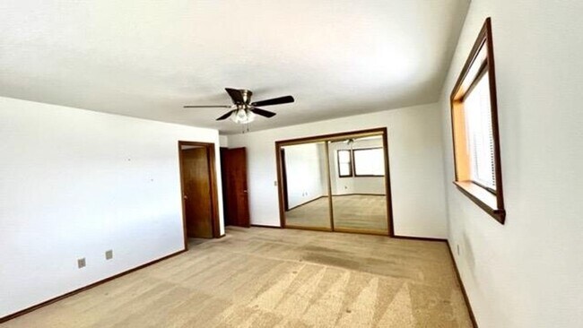 Building Photo - Lake Wildwood 3 Bedroom!