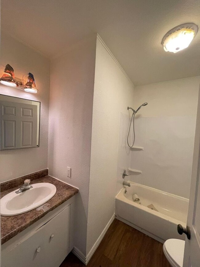 Building Photo - Rock 2 Bedroom home for Rent!