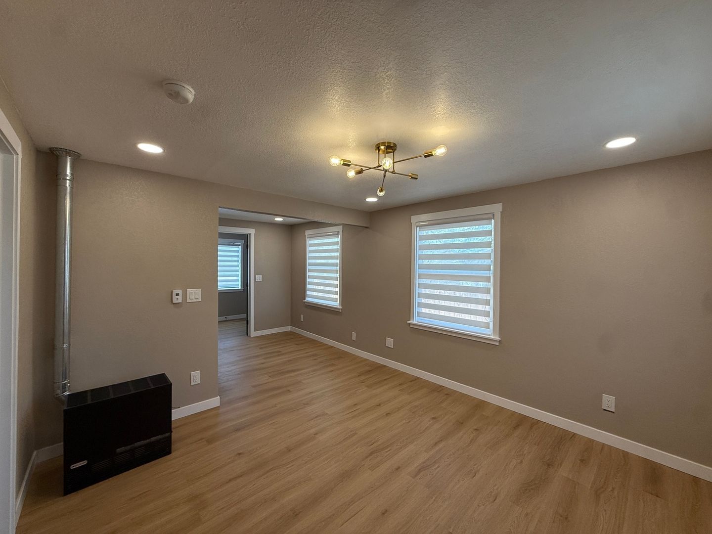 Building Photo - 39 Sunflower Rd