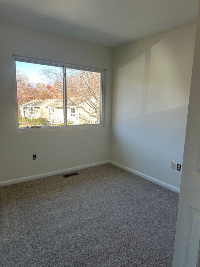 Building Photo - 290 Hilltop Ln