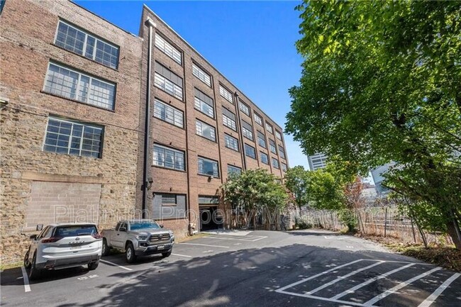 Building Photo - 326 Nelson St SW