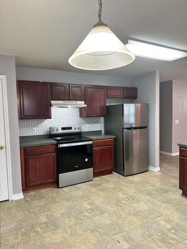 Building Photo - 3/2 Cottage in Maple Oaks Subdivision with garage