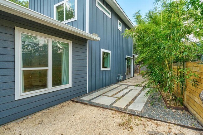 Building Photo - 6503 Felix Ave