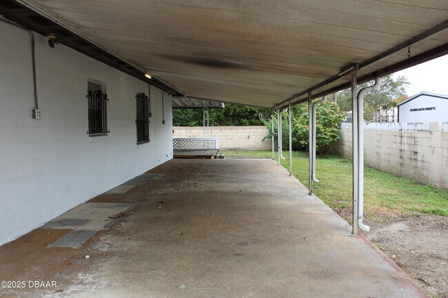 Building Photo - 903 W Millard Ct