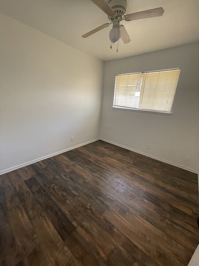 Building Photo - 179 Shadow Valley Dr