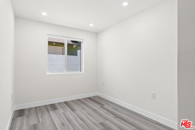 Building Photo - 16042 Knapp St
