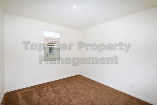 Building Photo - ***Charming 3 bed / 2.5 bath Townhome in O...